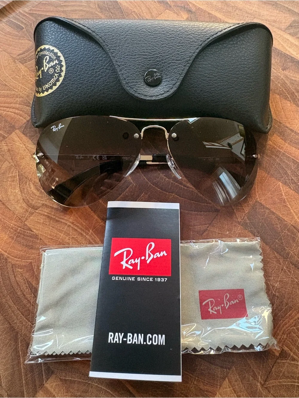 Ray-Ban Aviator Sunglasses with Case